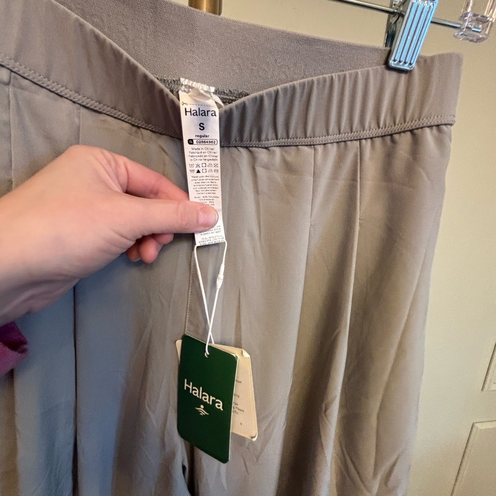 Halara Size Small NWT Waistband Detailing Lightweight Jogger Pants Oversized Fit - Picture 4 of 4